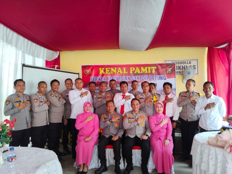 Momen Haru Juga Suka Cita Warnai Acara Kenal Pamit Kapolsek Betung – Suak Tapeh