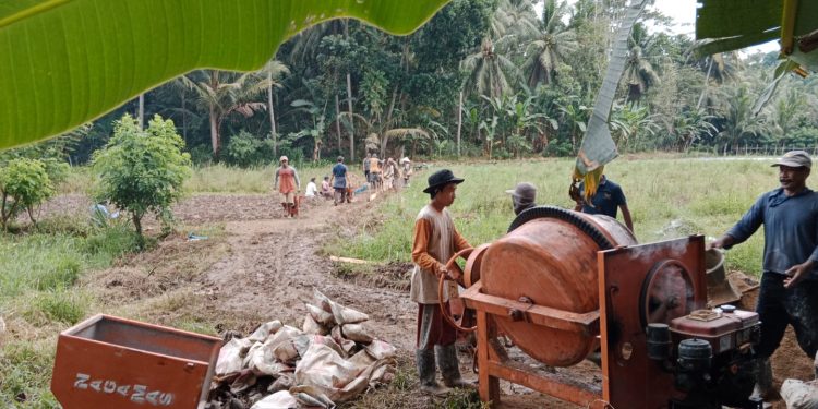 Desa Gayau Bangun Rabat Beton Libatkan Masyarakat