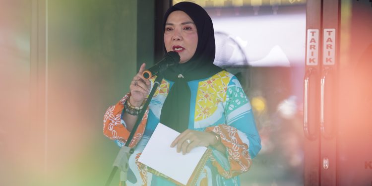 Bunda Eva Pastikan Jalan Tirtayasa di Bangun Tahun Ini