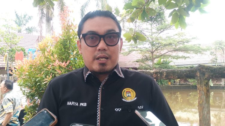 Reses Anggota DPRD Kota Palembang, Harya Pratystha Endhie Siap Bantu Penanggulangan Banjir Saat Ujan Di SMP Negeri 53 Palembang