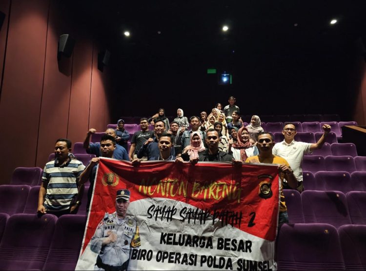 Keluarga besar Biro OPS Polda Sumsel nobar film sayap sayap patah 2
