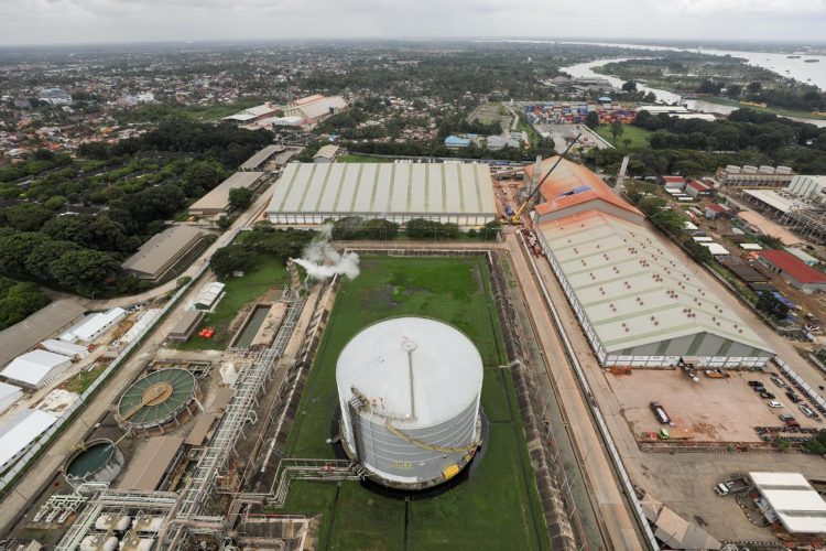 PEMBANGUNAN PROYEK PUSRI IIIB