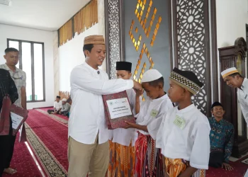 Sunatan massal di Buka Bapak Bupati Pringsewu di Takmir Masjid Taqwa ,
