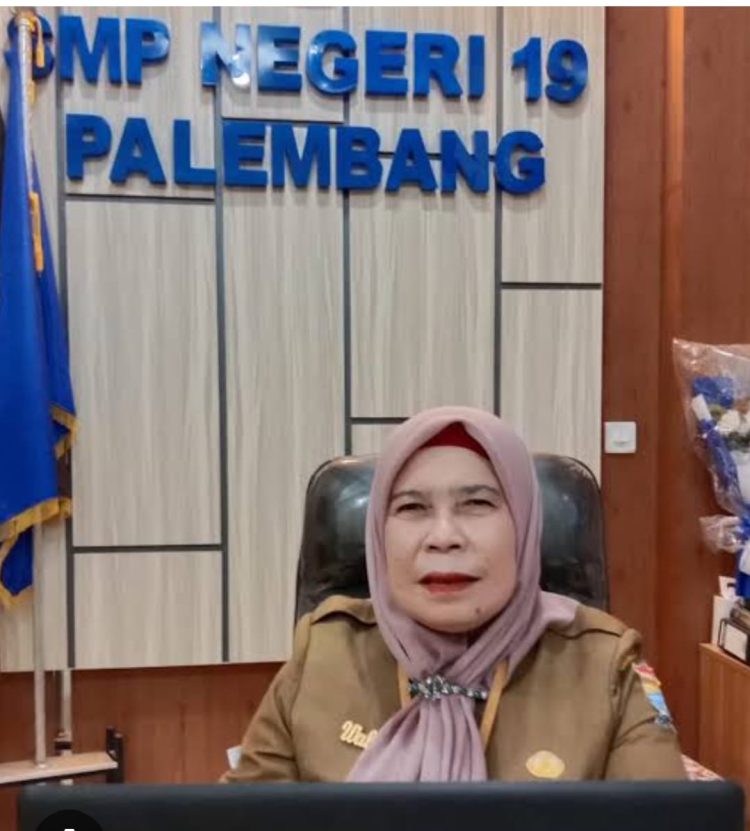 Wahyuni S.Pd.,M.Si Kepala Sekolah SMP Negeri 19 Kota Palembang Mengucapkan Selamat HUT Kota Palembang Ke-1342