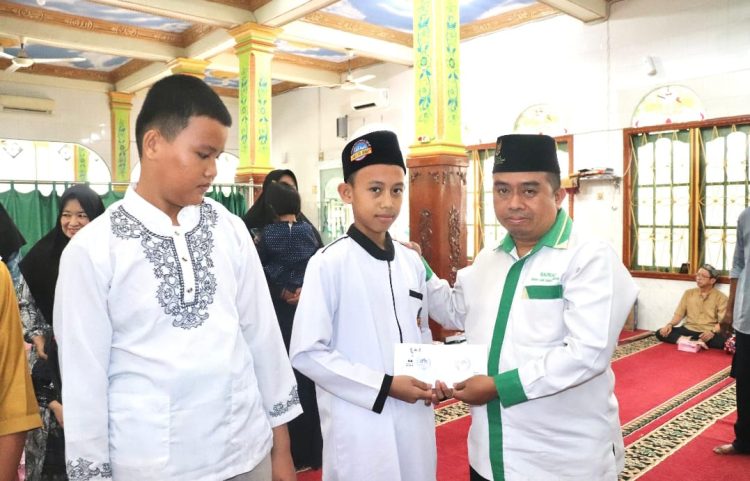 Masjid Al-Iklas Kerjasama Dengan Baznas Kota Palembang Salurkan Bantuan Anak Yatim
