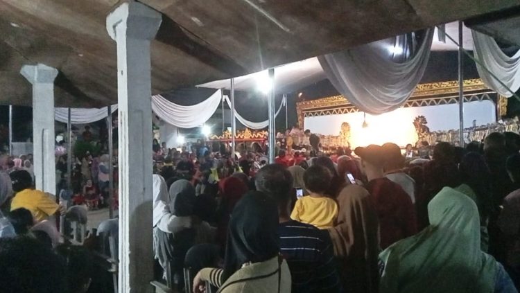 Peringatan Bersih Desa Tasyakuran Desa (Suran) Pekon Margodadi gelar wayang kulit semalam suntuk