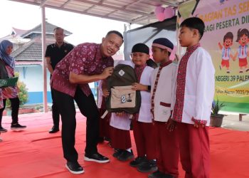 SD Negeri 39 Mendapat Apresiasi Disdik Kota Palembang Dan Bantuan Tas Dan Alat Tulis Gratis