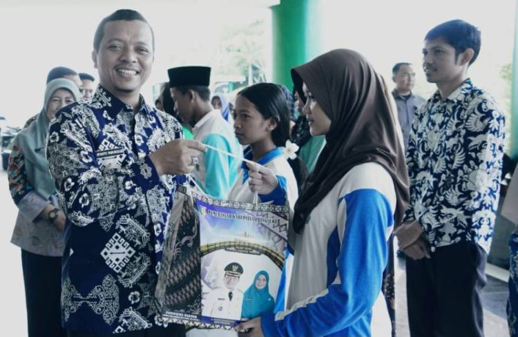 Siswa Sekolah Rakyat Asal Pringsewu Resmi Dilepas Bupati