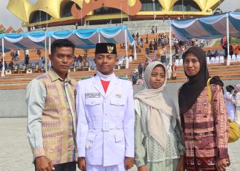 Muhammad Rizky Prasetyawan Torehkan Prestasi Harumkan SMKN 1 KALIANDA Dalam Pengibaran Bendera Merah Putih Di Lapangan Menara Siger
