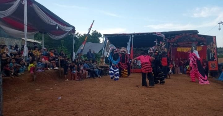 Meriah HUT RI ke-80 Warga Perumahan Citra Kesuma Gelar Kesenian Kuda Kepang dengan Segenap Prajurit Marinir