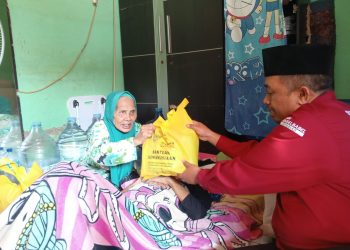 Penyaluran Bantuan Sembako Dan Uang Tunai Atas Nama Nenek Aisyah 