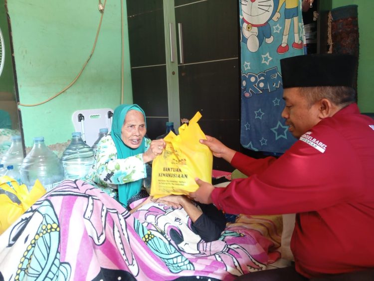 Penyaluran Bantuan Sembako Dan Uang Tunai Atas Nama Nenek Aisyah ‎