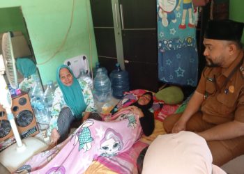 Respon Cepat Lurah Karya Baru Mendatangin Kediaman Warganya Susanti Yang Sakit