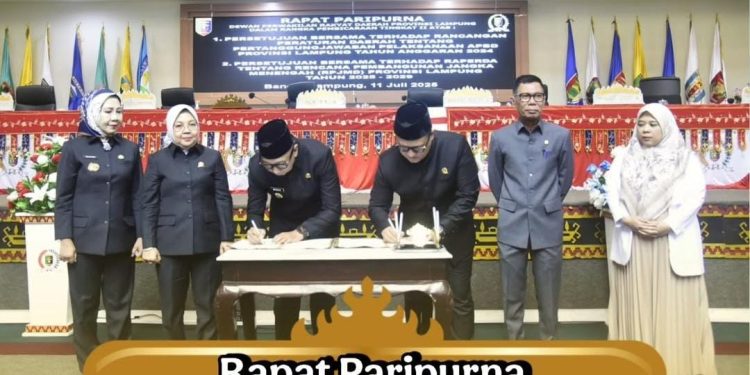 Rapat Paripurna DPRD Provinsi Lampung Pembicaraan tingkat II