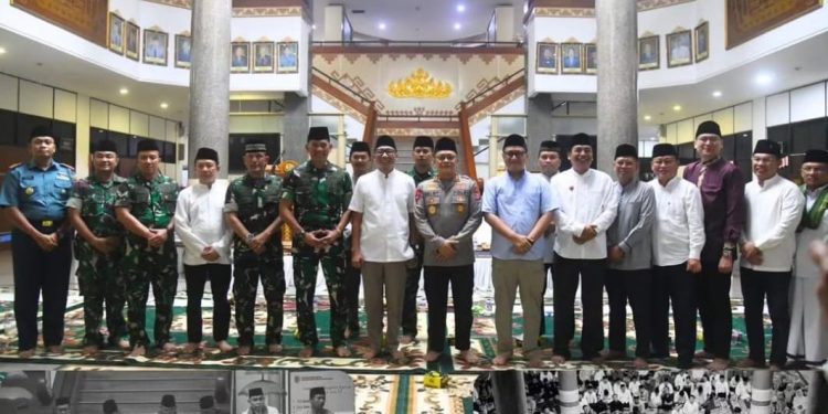 Pemerintah Provinsi Lampung Bersama Masyarakat Gelar Doa Bersama di Kantor DPRD