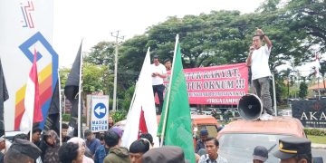 Triga Lampung Gelar Aksi, Meminta Empat Direktur Bank Lampung diGanti