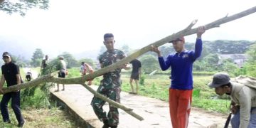 Gotong Royong Prajurit Yonif 9 Marinir Bersama Masyarakat