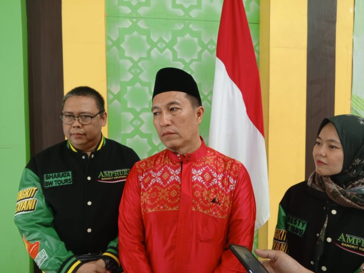 Pelepasan 433 Jamaah Umrah 1 Pesawat Konsorsium DPD AMPHURI Sumbagsel Tahun 2025