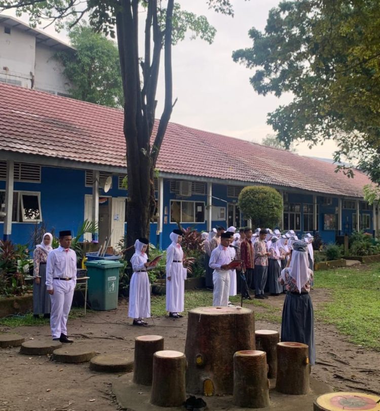 SMAN 14 Palembang Tanamkan Nilai Luhur Pancasila Lewat Upacara Kesaktian Pancasila