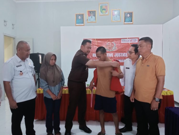 Kejaksaan Negeri Tanggamus Melaksanakan Pelepasan Terhadap Penghentian Penuntutan Berdasarkan Keadilan Restorative Justice