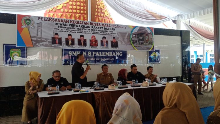 Pelaksanaan Kegiatan Reses Masa Sidang IV DPRD Provinsi Sumsel Ke SMKN 8 Palembang