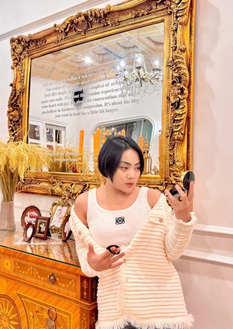 Mengenal Ayuk Alis, Selebgram Dengan Muka Jutek Berlogat Dan Bahasa Palembang Yang Sukses Jadi Menjadi Brand Ambassador