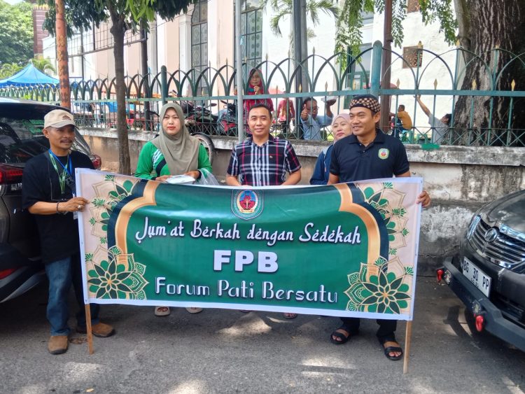 Forum Pati Bersatu Tebar Kebaikan Lewat Aksi Jumat Berkah di Palembang