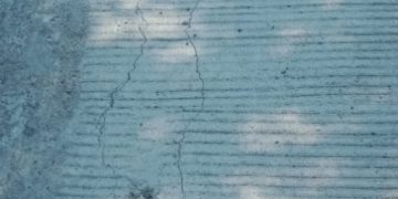 Pembangunan Pengecoran Bahu Jalan Ruas Bumi Daya Bumi Restu Trimo Mukti Terlihat Mulai Retak