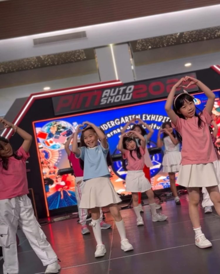 Anak-Anak TK Tunjukkan Kreativitas di Ajang “International Culture” RSI di Palembang Indah Mall