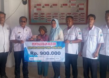 Pemdes Bali Agung Salurkan BLT-DD  Kepada 8 KPM