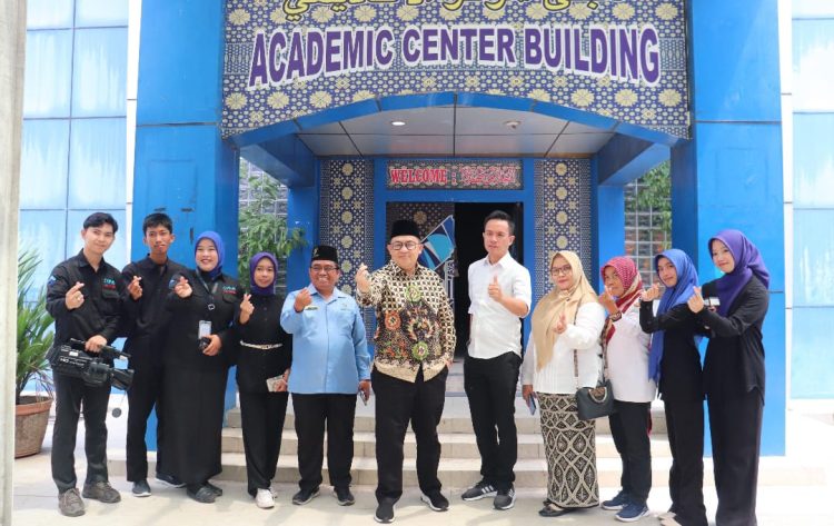Baznas Kota Palembang Menyalurkan Bantuan Al-Quran Kepada HMPS PAI UIN Raden Fatah Palembang 