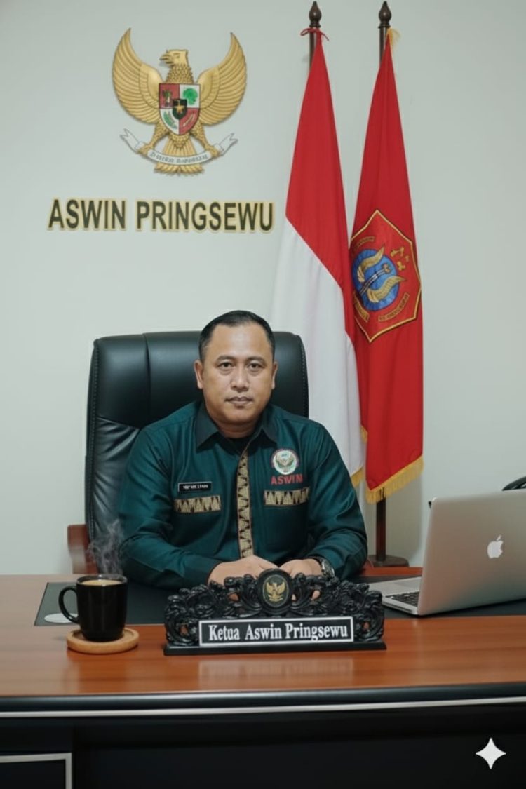 Bung Hayat ketua Asosiasi wartawan Internasional (ASWIN) kabupaten Pringsewu mengucapkan selamat hari guru Nasional