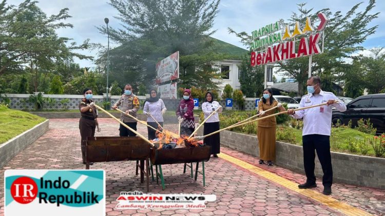 Kejaksaan Negeri Pringsewu Musnahkan Barang Rampasan Negara dari 49 Perkara Berkekuatan Hukum Tetap