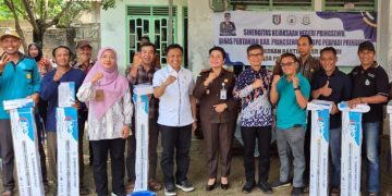 Kejaksaan Negeri Pringsewu bersama Dinas Pertanian Pringsewu Fasilitasi Penyerahan Bantuan CSR Perpadi kepada Petani Mitra Adhyaksa