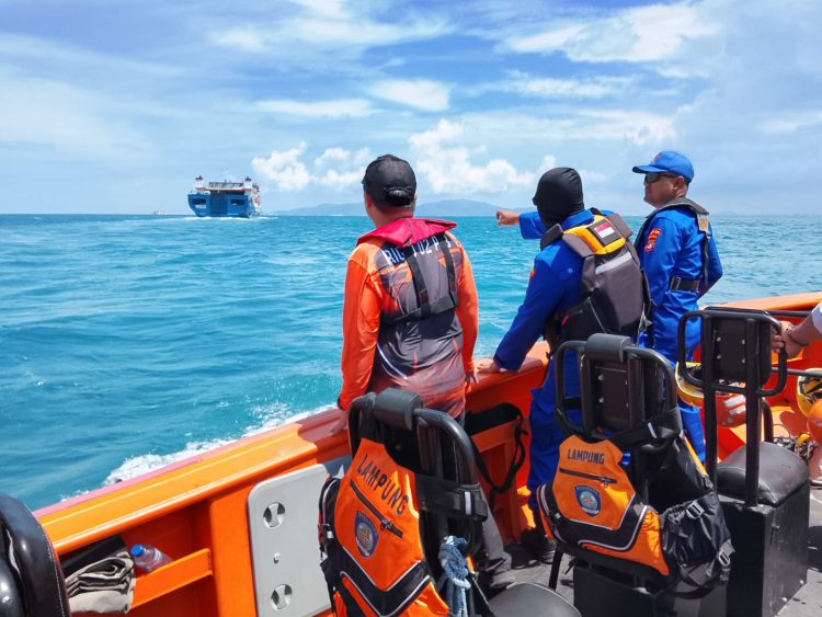 Penumpang Lompat ke Laut dari KMP Dorothy, Petugas Gelar Pencarian di Perairan Sangiang