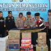 Polda Sumsel kirim dan serahkan bantuan logistik kepada korban bencana banjir Sumut lewat jalur darat