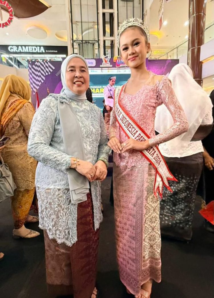 Selamat Hari Ibu: Key Giffary: Ibu Adalah Cahaya di Balik Semua Keberhasilan Ku