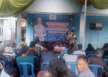 Putri Zulkifli  Hasan,S.Mn.M.Bus. Diwakili Agus Sartono,A.Md Menyerahkan Bantuan Sembako Bencana Alam Banjir