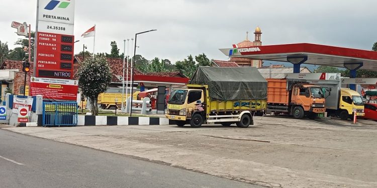 Terkondisi Secara Sistematis SPBU 24.35358 Pesawaran Terindikasi Kerja Sama Dengan Mafia BBM Subsidi