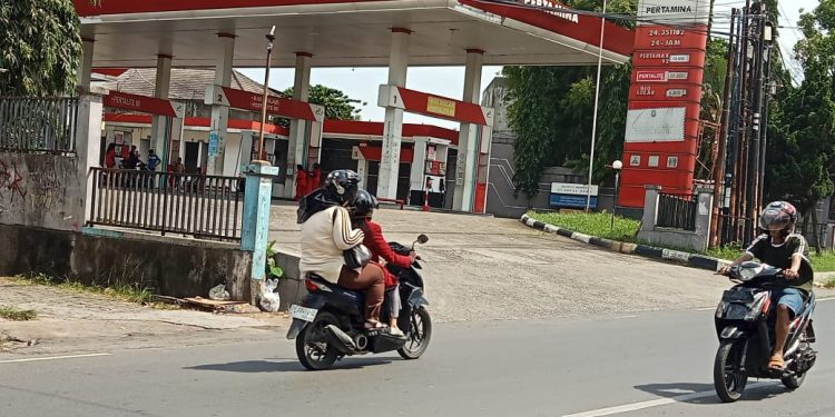 SPBU 24.351.102 Cutnyak Dien Bandar Lampung ,(Kaliawi) Layani Mafia BBM Subsidi, Pertamina di Minta Tegas
