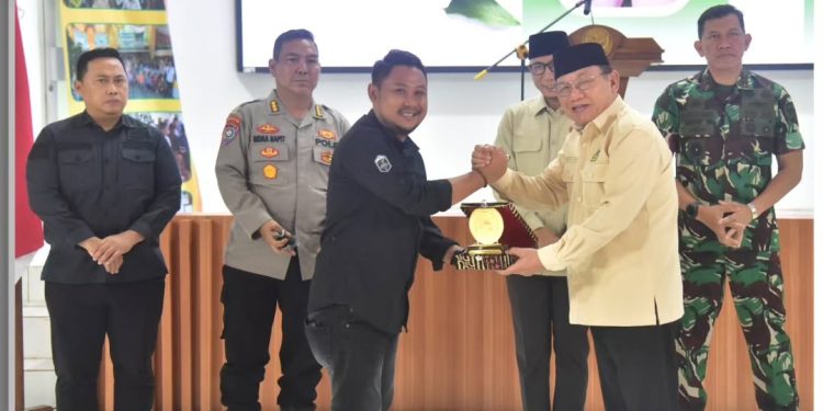 Ketua Komisi II DPRD Provinsi Lampung, Ahmad Basuki, M.Pd.I., mewakili Ketua DPRD Provinsi Lampung Hadiri Kegiatan Pengukuhan Pengurus Kelompok Kontak Tani Nelayan Andalan (KTNA)