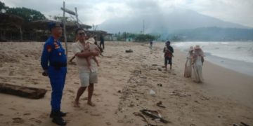 Polisi Imbau Wisatawan Waspada Arus Laut Saat Libur Lebaran di Pantai Lampung Selatan