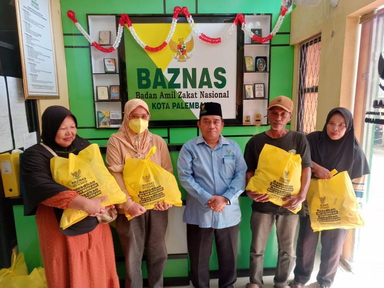 BAZNAS Palembang Salurkan Paket Sembako, Kgs. M. Ridwan Nawawi: Menyenangkan Orang Lain adalah Amalan Paling Dicintai