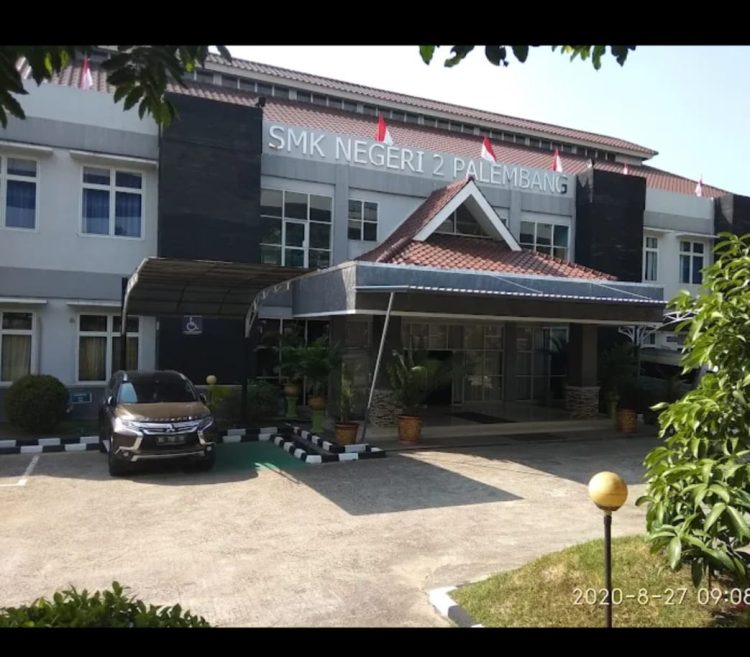 Dilema Parkir Liar di Jalur Hijau Demang Lebar Daun: Kepsek SMKN 2 Palembang Tegaskan Aturan Disiplin Siswa