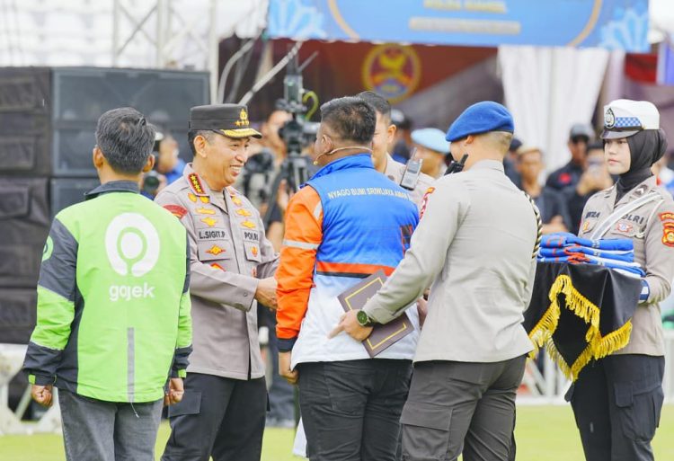 5.000 Ojol dan Buruh Apel Bersama Kapolri di Palembang