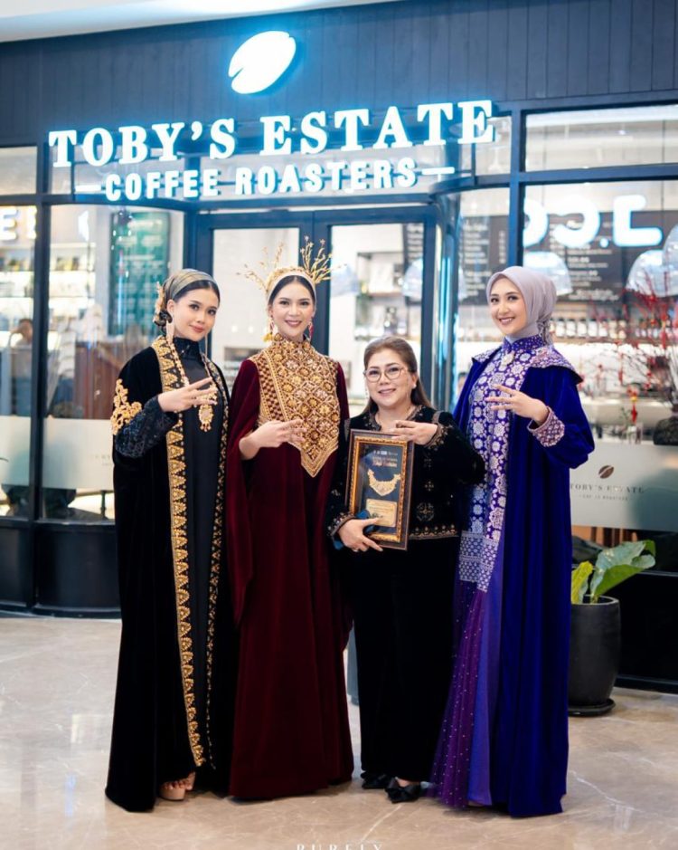 Raya Fashion “Blessing of Ramadhan” Kriya Sriwijaya: Panggung Modest Wear Sumsel, Icha Key Gaungkan Wastra Lokal ke Kancah Global