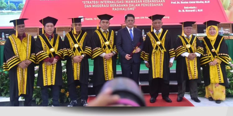 Ketua DPRD Provinsi Lampung, A. Giri Akbar, SE., MBA., bersama Gubernur Lampung Rahmat Mirzani Djausal, ST., MT., Hadiri Ujian Terbuka Promosi Doktor Muhammad Firsada, M.Si.,
