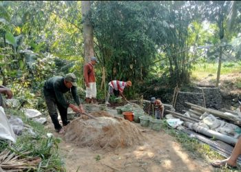 Masyarakat Petani Desa Sukaraja Gunakan Dana Swadaya 50 Juta Bangun Jembatan
