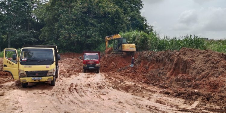 Warga Desa Sumber Jaya Keluhkan Jalan Rusak Diduga Akibat Aktivitas Galian C