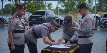 Kapolres Lamsel Pimpin Sertijab Kapolsek KSKP Bakauheni dan Jati Agung